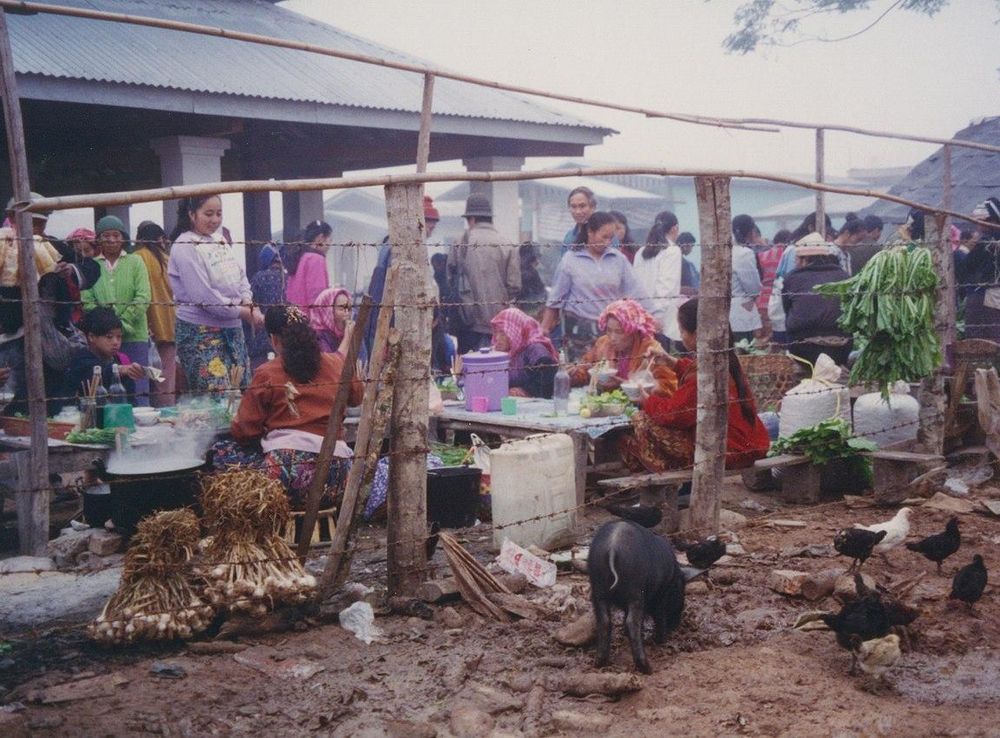 File:Muang Sing, market (6172913752).jpg - Wikimedia Commons
