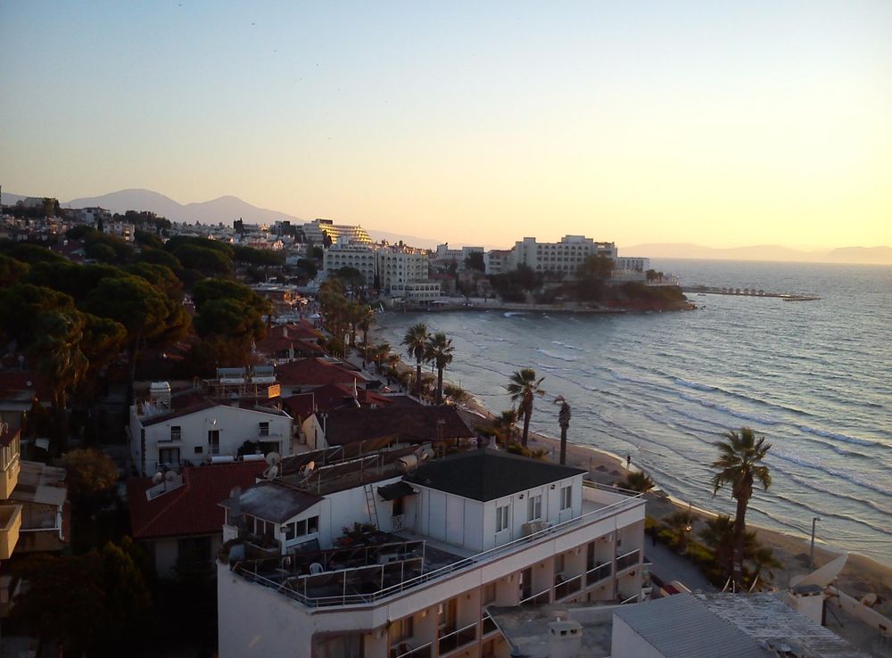 File:Kuşadası 201409301837.jpg - Wikimedia Commons