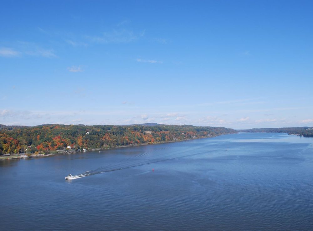 File:Bird's-eye view of Hudson River from walkway 5.JPG - Wikimedia Commons