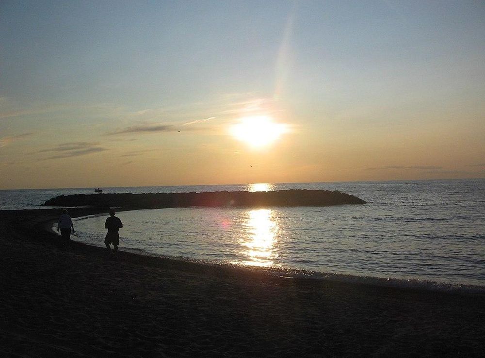 File:Preque Isle Sunset.jpg - Wikimedia Commons