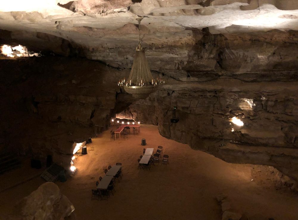 File:Volcano Room of Cumberland Caverns.png - Wikimedia Commons