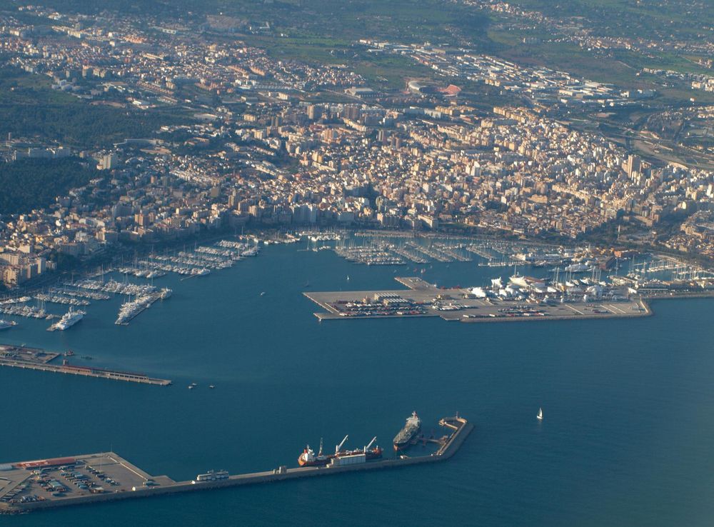 File:Vista aèria del Port de Palma.JPG - Wikimedia Commons