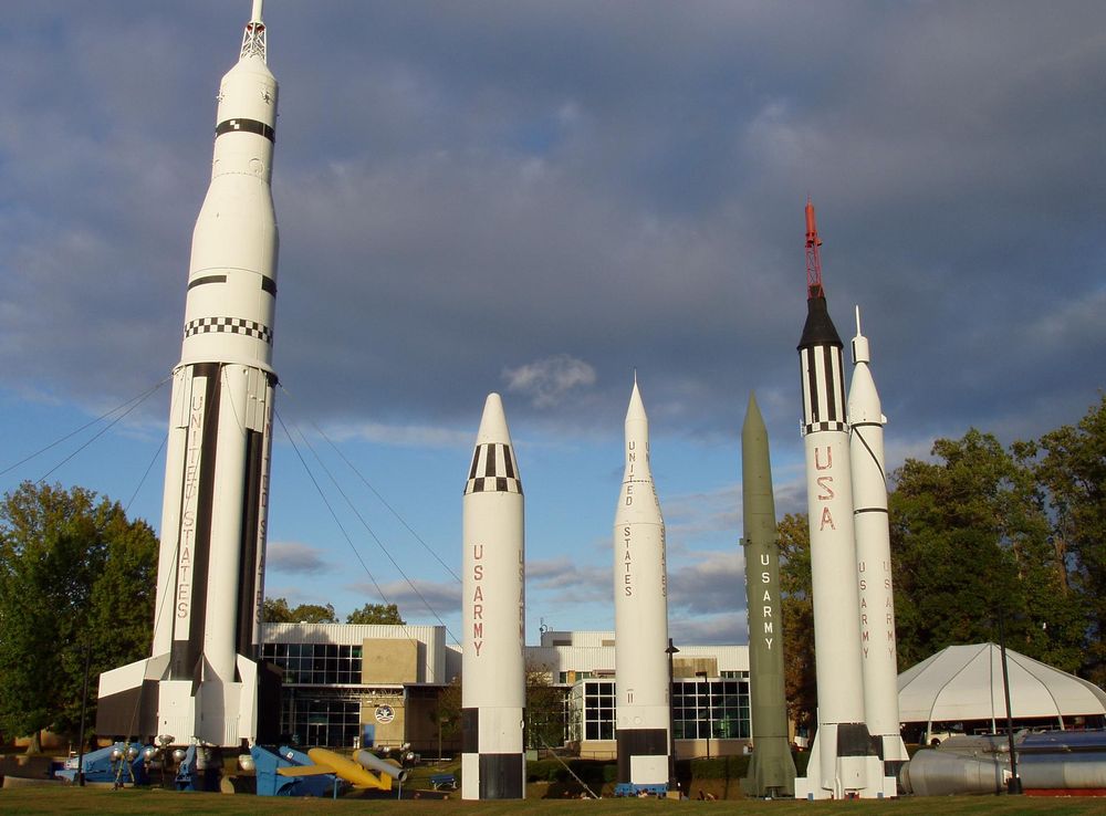 File:Rockets in Huntsville Alabama.JPG - Wikimedia Commons