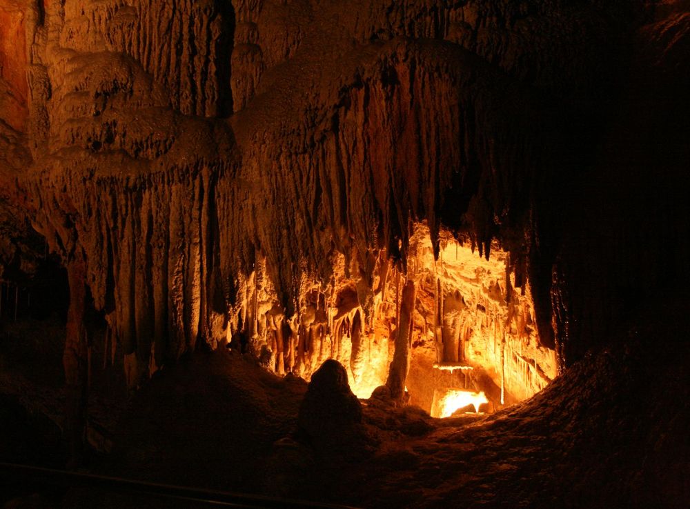 File:Marakoopa Cave-Tasmania-Australia01.JPG - Wikimedia Commons