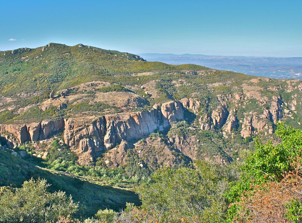 File:Backbone Trail near Mishe Mokwa.jpg - Wikipedia