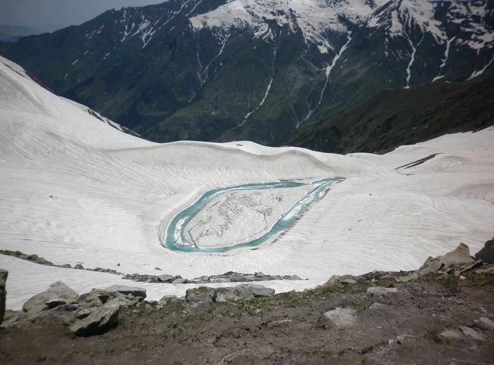 File:Ansoo Lake, Pakistan.JPG - Wikimedia Commons