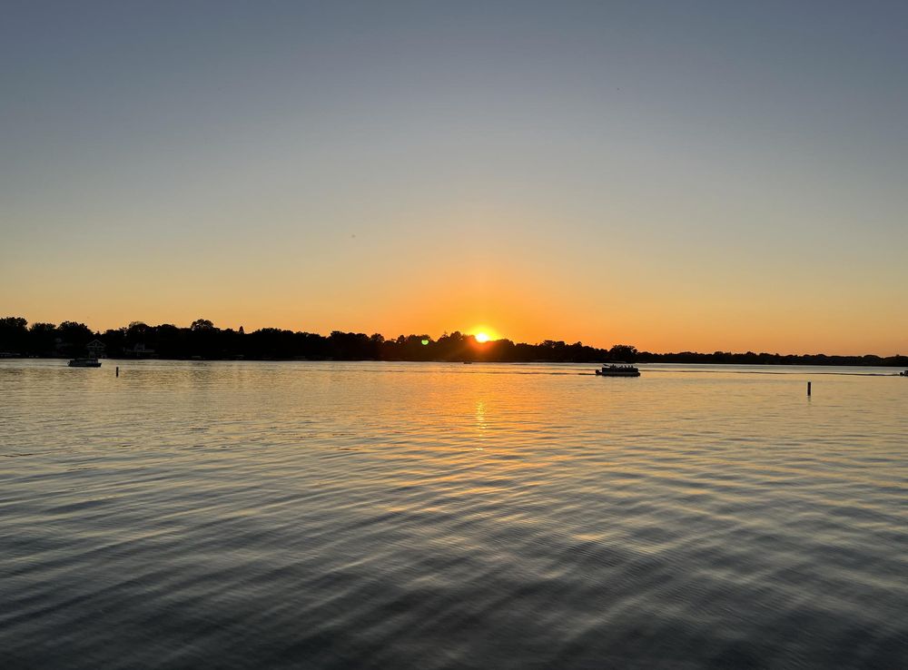Sunset on Lac La Belle image - Free stock photo - Public Domain photo - CC0  Images