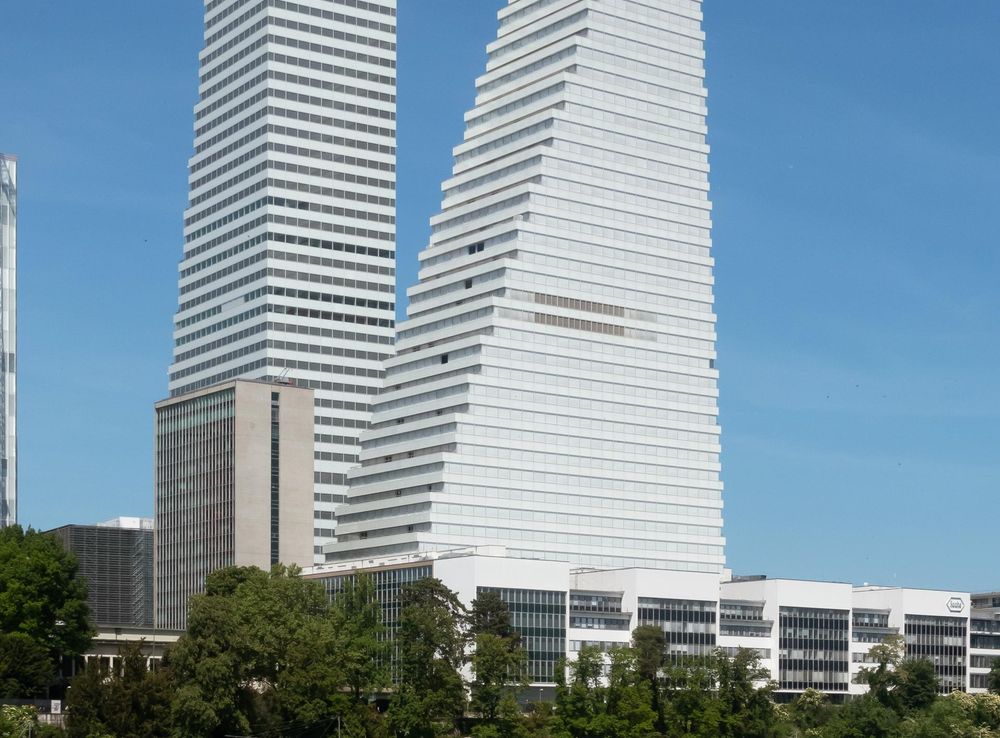File:Basel, de Roche Turm Bau 1+2 IMG 1617 2022-05-15 14.19.jpg - Wikimedia  Commons