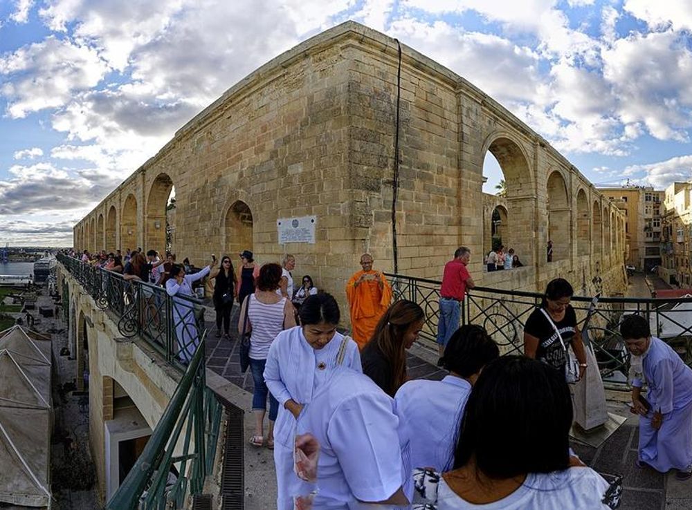 File:Malta - Valletta - Upper Barrakka Gardens 19 Terraced Arches 1661 -  Saluting Battery - 360° Panorama.jpg - Wikimedia Commons
