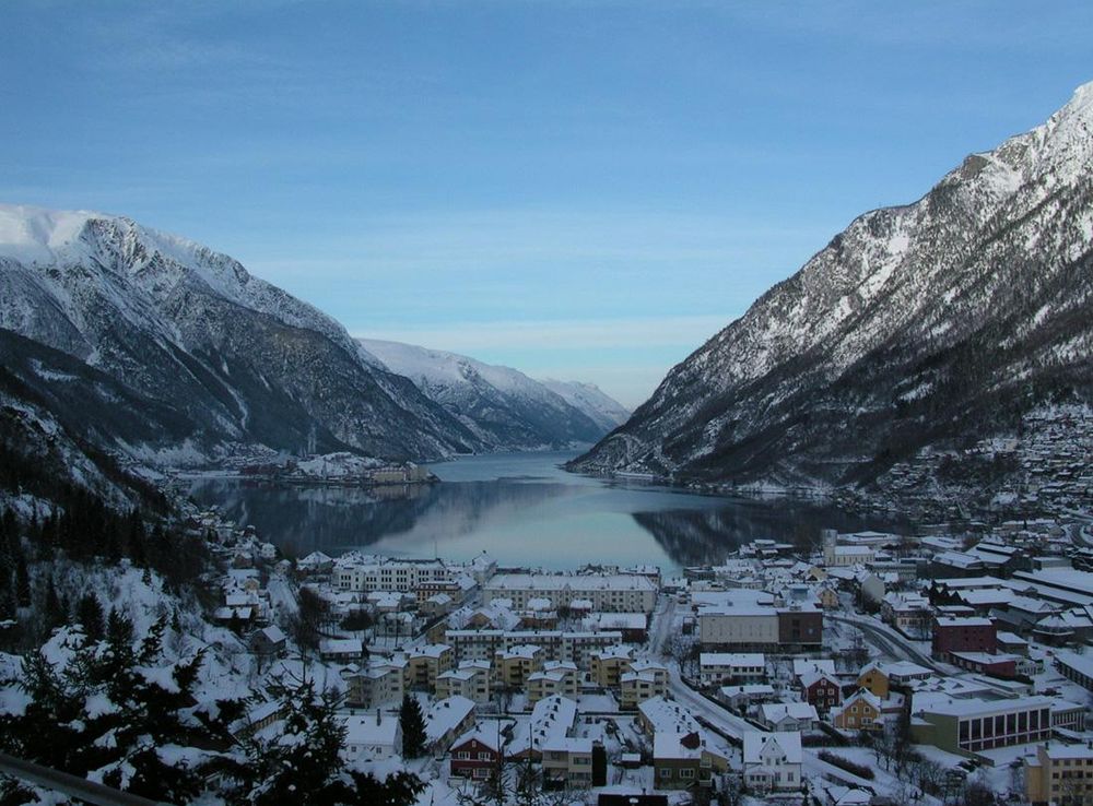 File:Odda i februar 2004.jpg - Wikimedia Commons