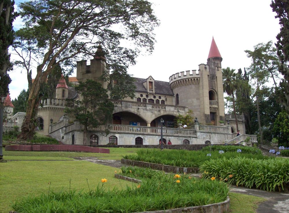Archivo:El Castillo-exterior.JPG - Wikipedia, la enciclopedia libre