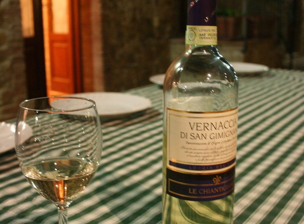 File:Vernaccia di San Gimignano.jpg - Wikipedia