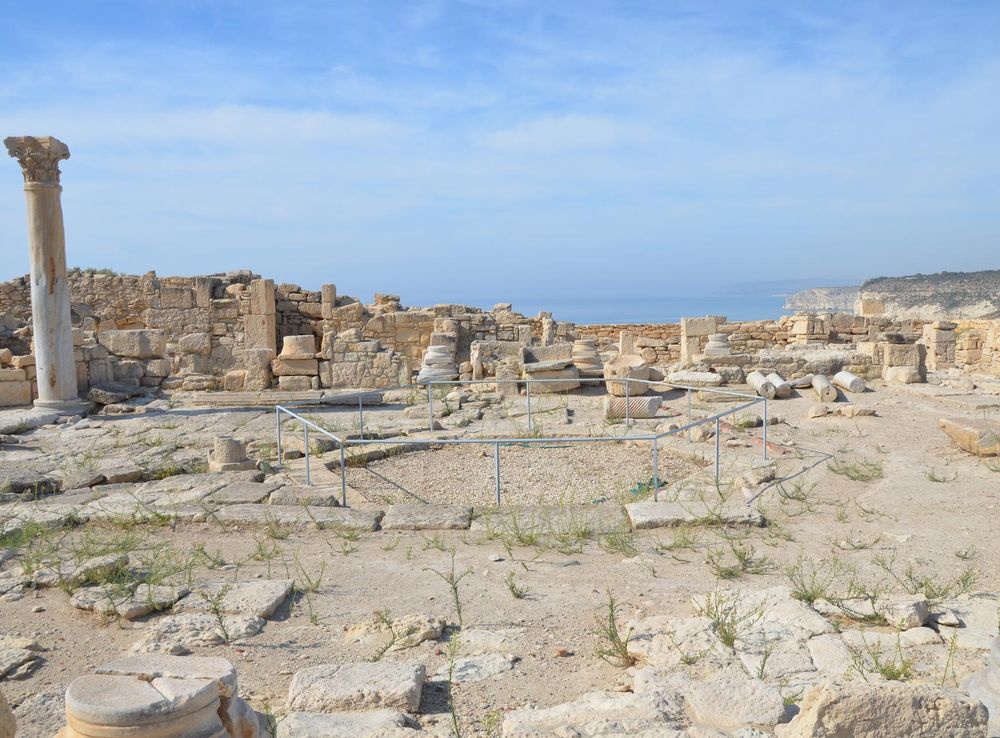 File:The Early Christian Basilica dating to the beginning of the 5th  century AD, Kourion, Cyprus (23914328284).jpg - Wikimedia Commons