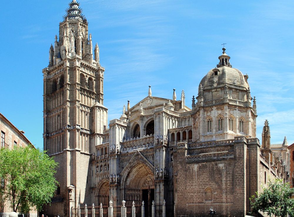 File:Toledo Cathedral, from Plaza del Ayuntamiento.jpg - Wikimedia Commons