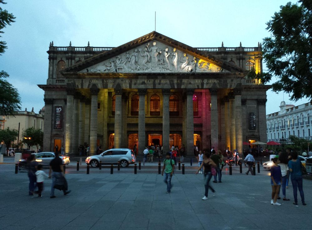 File:Teatro Degollado 2013-09-18 10-33-53.jpg - Wikimedia Commons