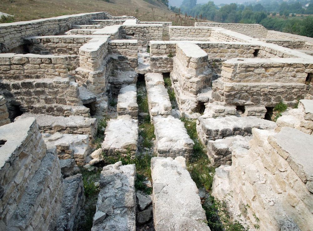 File:OrheiulVechi,TatarBath.jpg - Wikimedia Commons
