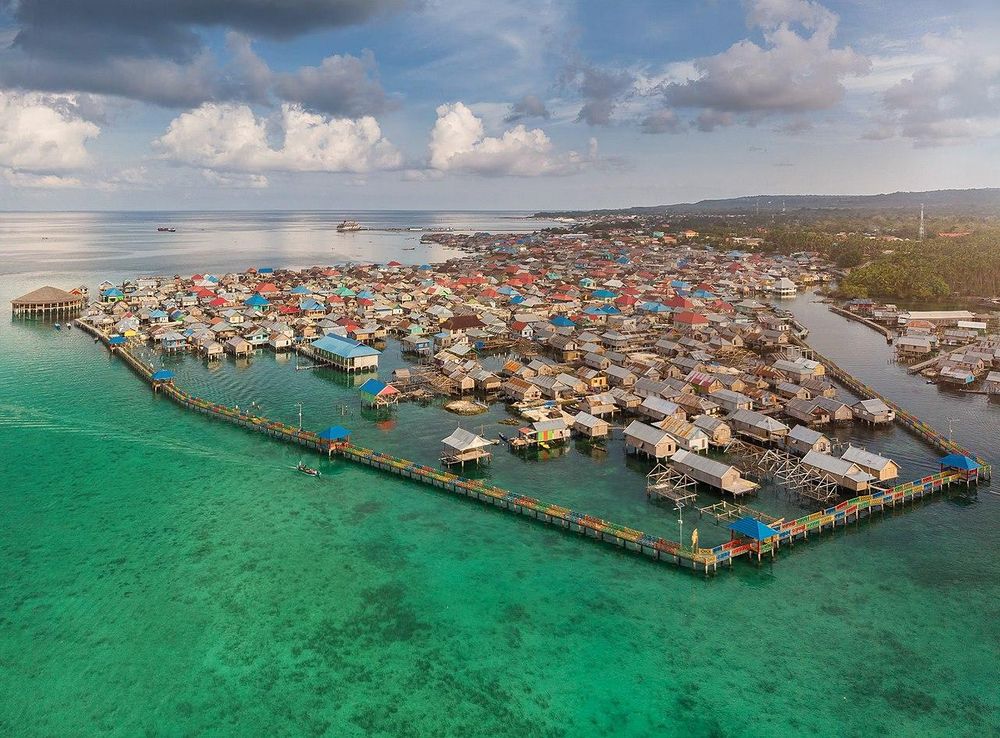 File:Bajo Village, Wakatobi.jpg - Wikimedia Commons