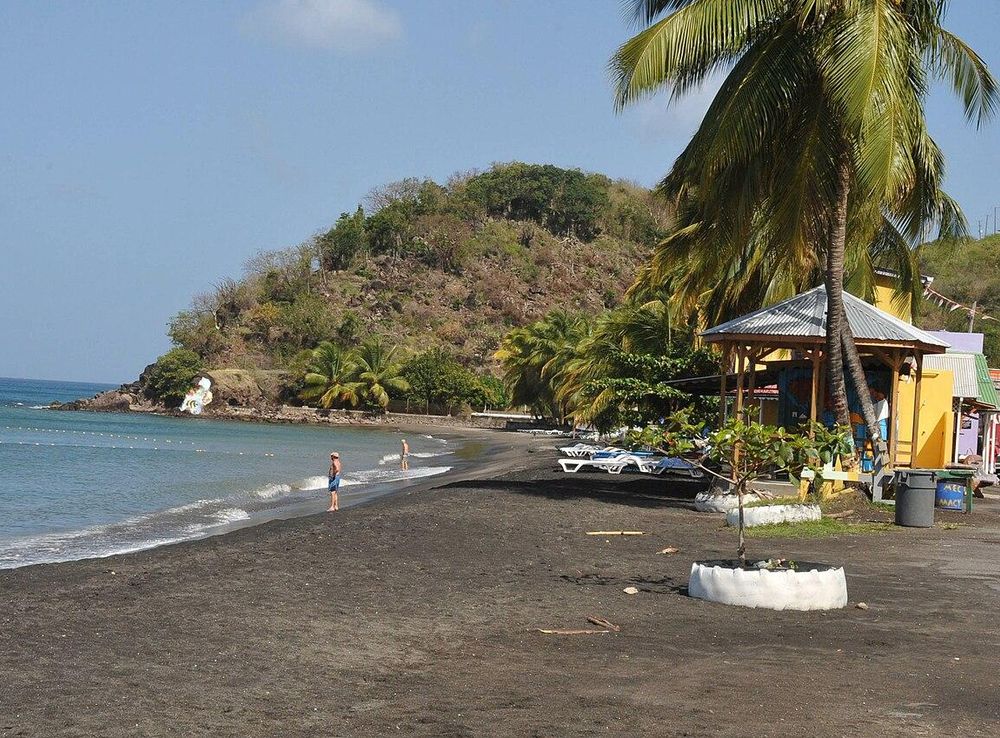 File:MERO BEACH, DOMINICA.jpg - Wikimedia Commons