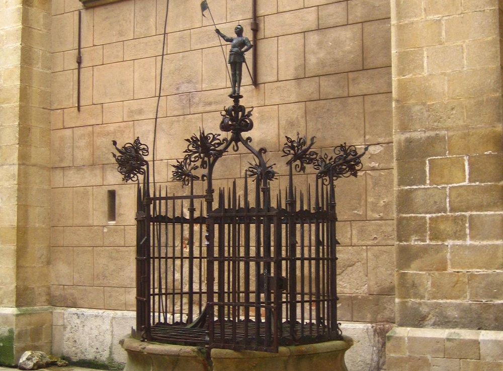 File:Castle Bojnice well.JPG - Wikimedia Commons