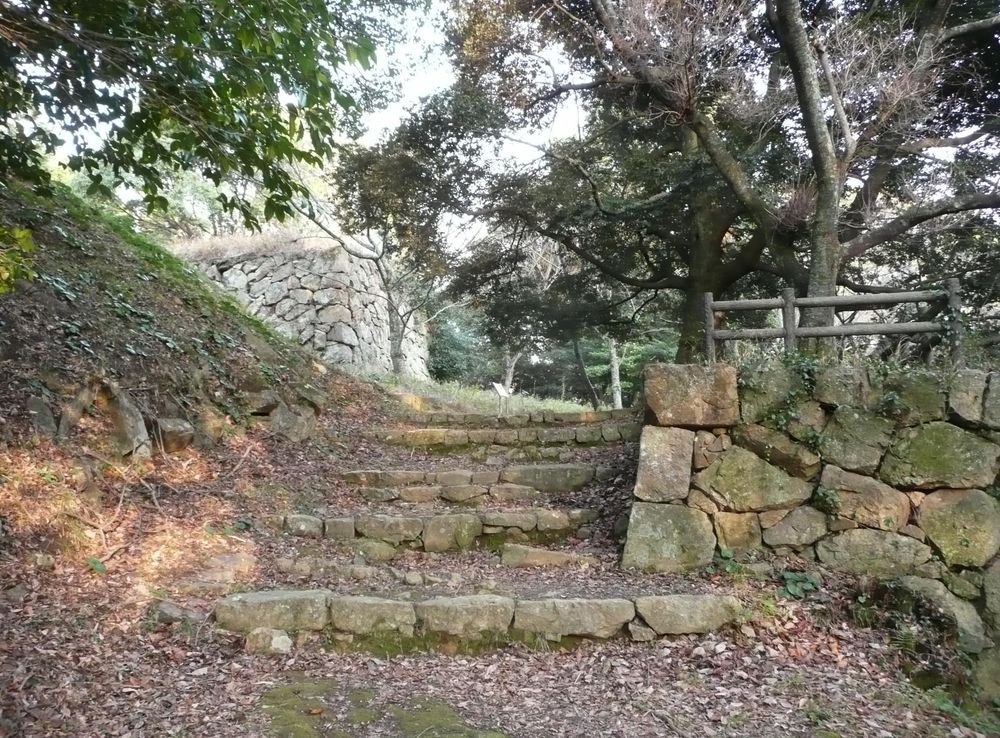 File:Hamada castle sannomaru ishigaki1.JPG - Wikimedia Commons