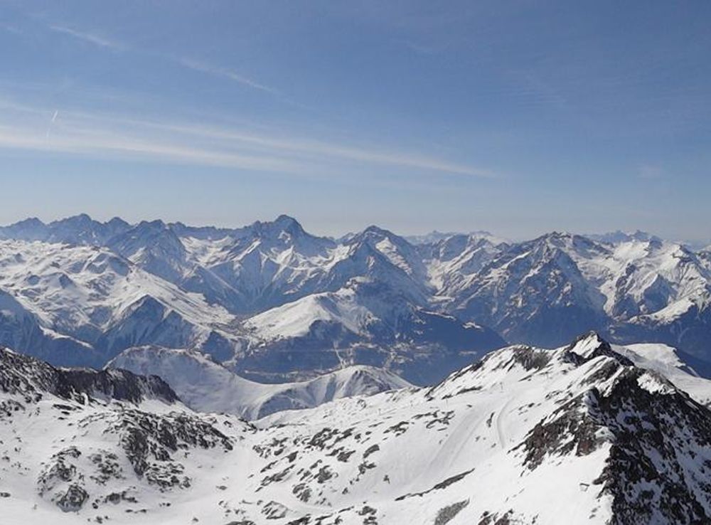 File:Alpe d'huez - Panorama depuis le Pic Blanc - panoramio.jpg - Wikimedia  Commons