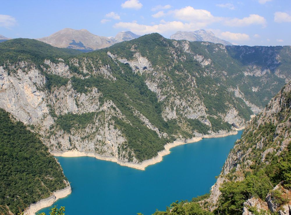 File:Piva Lake 1.JPG - Wikimedia Commons