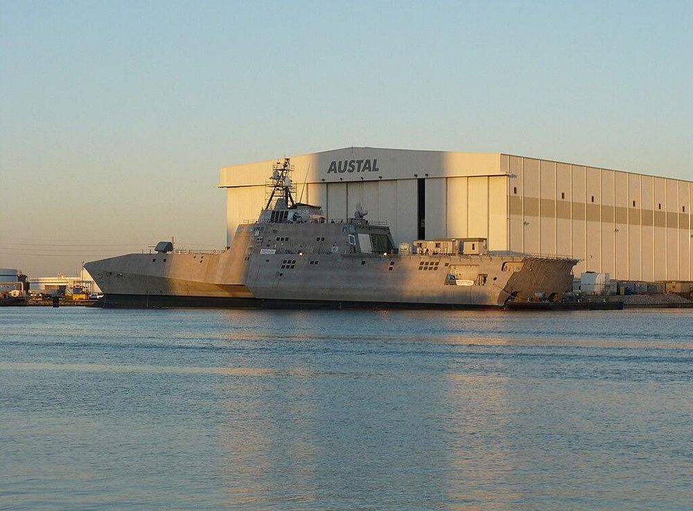 File:USS Independence (LCS-2) 02.JPG - Wikimedia Commons