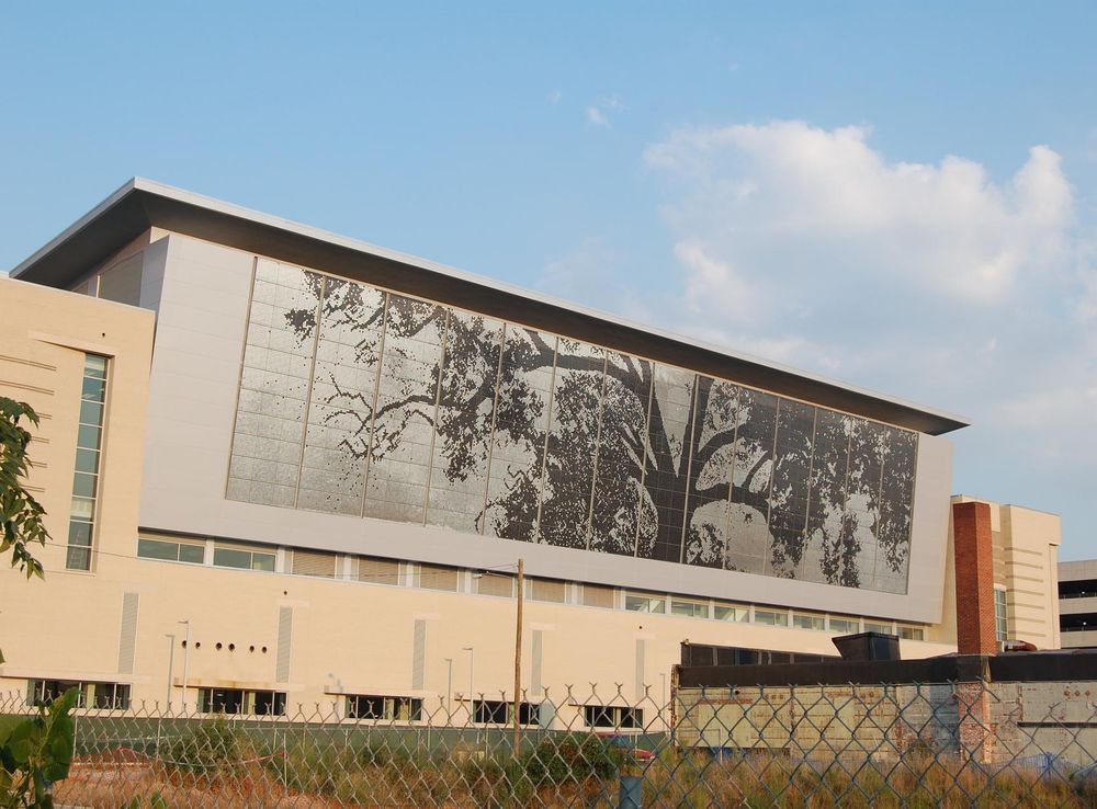 File:Raleigh-Convention-Center-Shimmer-Wall-200807-17.jpeg - Wikimedia  Commons