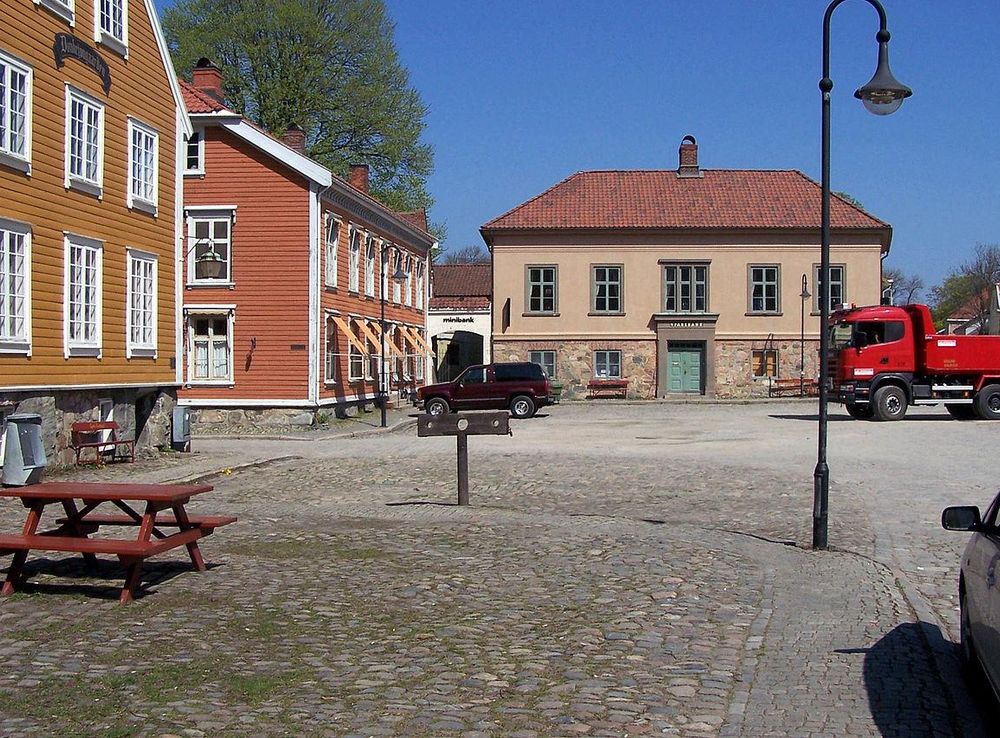File:Fredrikstad OldTownSquare01.JPG - Wikimedia Commons