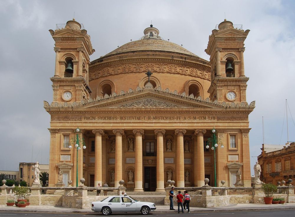 File:Mosta Dome 2009-RZ-2.JPG - Wikimedia Commons