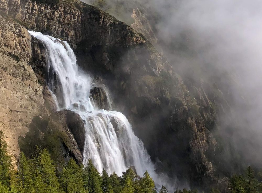 File:Shey phoksundo waterfall.jpg - Wikimedia Commons