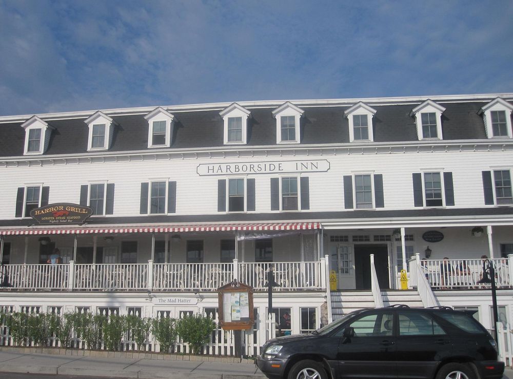 File:Harborside Inn, Block Island, RI IMG 1150.JPG - Wikimedia Commons