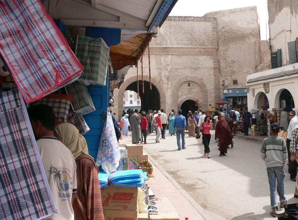 File:Essaouira médina souk.JPG - Wikimedia Commons