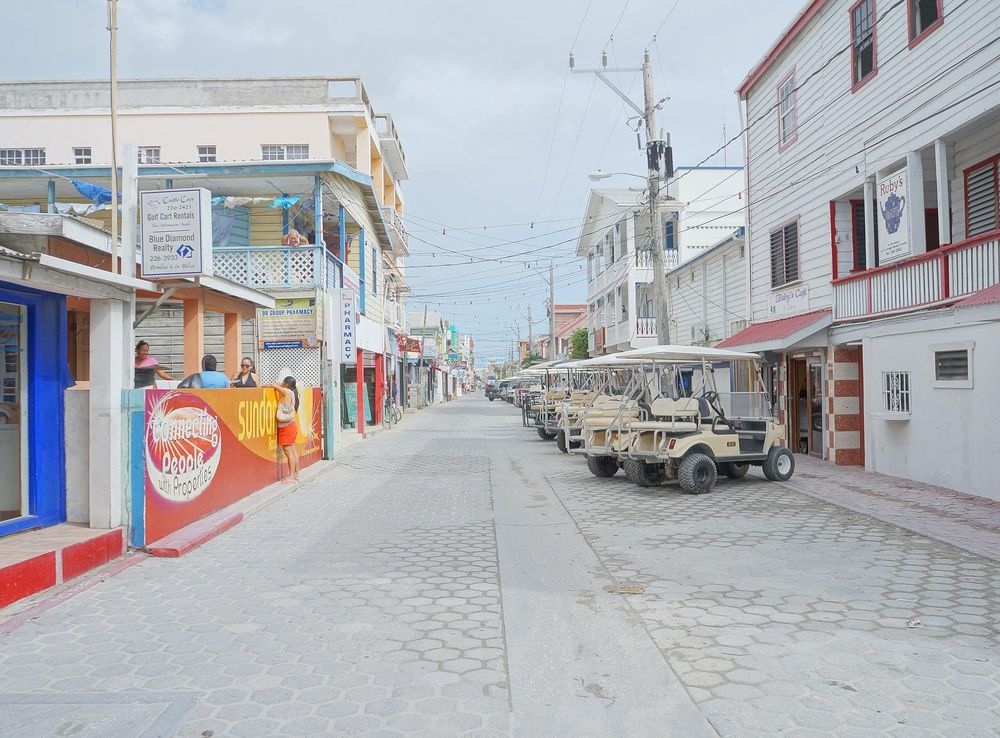 File:San Pedro, Ambergris Caye, Belize - Main Street.JPG - Wikimedia Commons