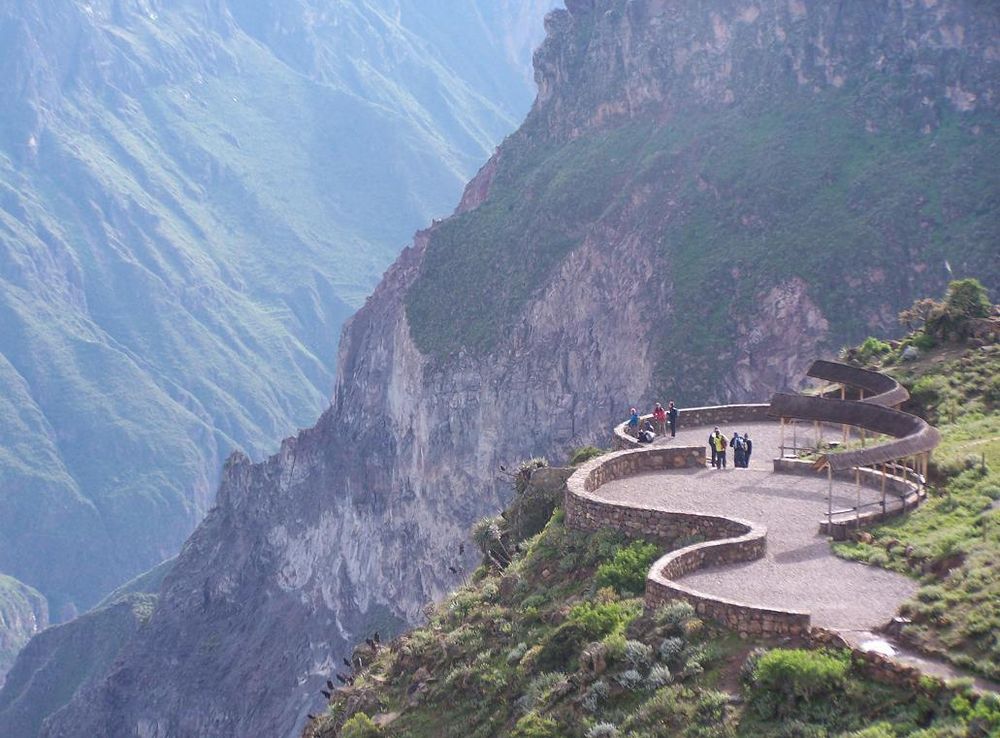 File:05.Mirador, la Cruz del Condor, cañón del Colca (34).JPG - Wikimedia  Commons