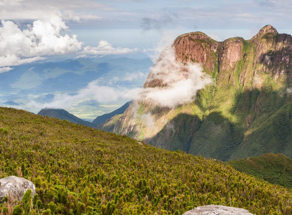 Ficheiro:Pico Paraná visão Caratura.jpg – Wikipédia, a enciclopédia livre