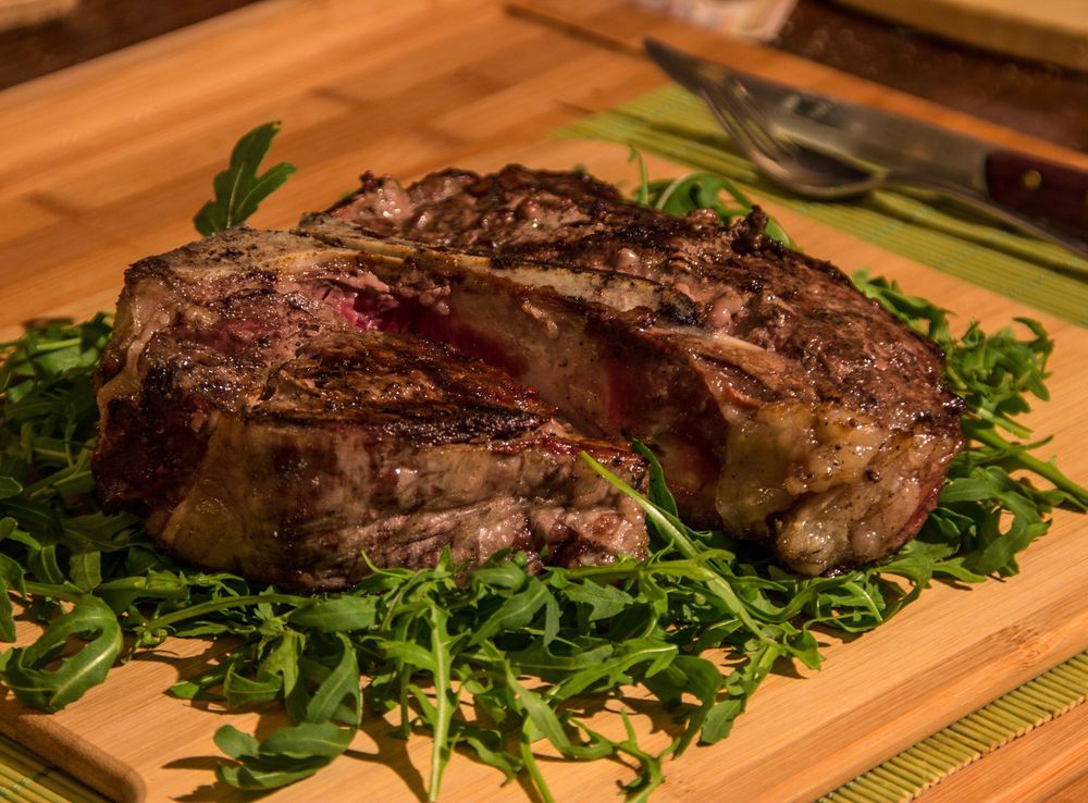 T-Bone Steak on some green leaves image - Free stock photo - Public Domain  photo - CC0 Images