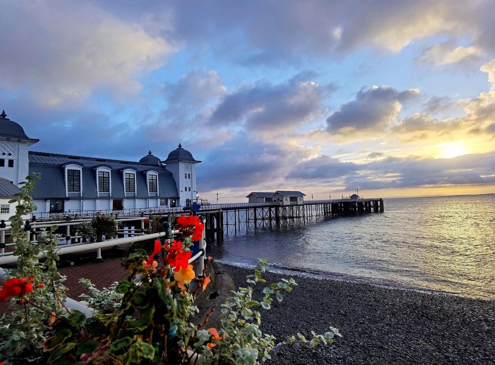 File:Penarth seafront,. Vale of Glamorgan, Wales.jpg - Wikipedia