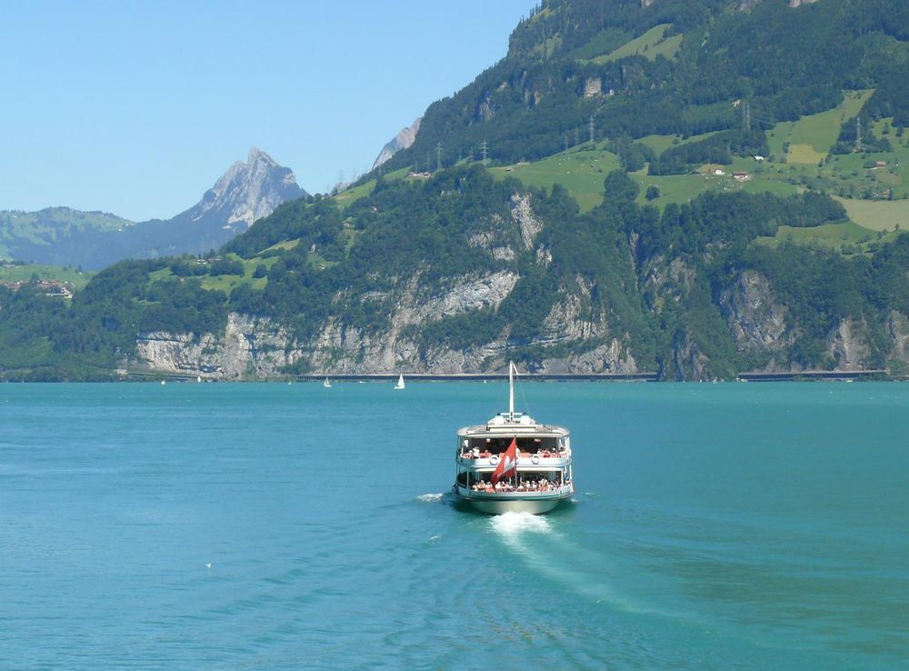 File:Lake lucerne.JPG - Wikimedia Commons