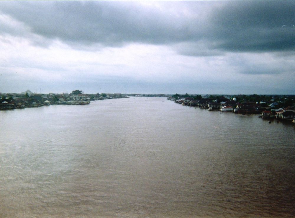 File:Kapuas River.jpg - Wikipedia