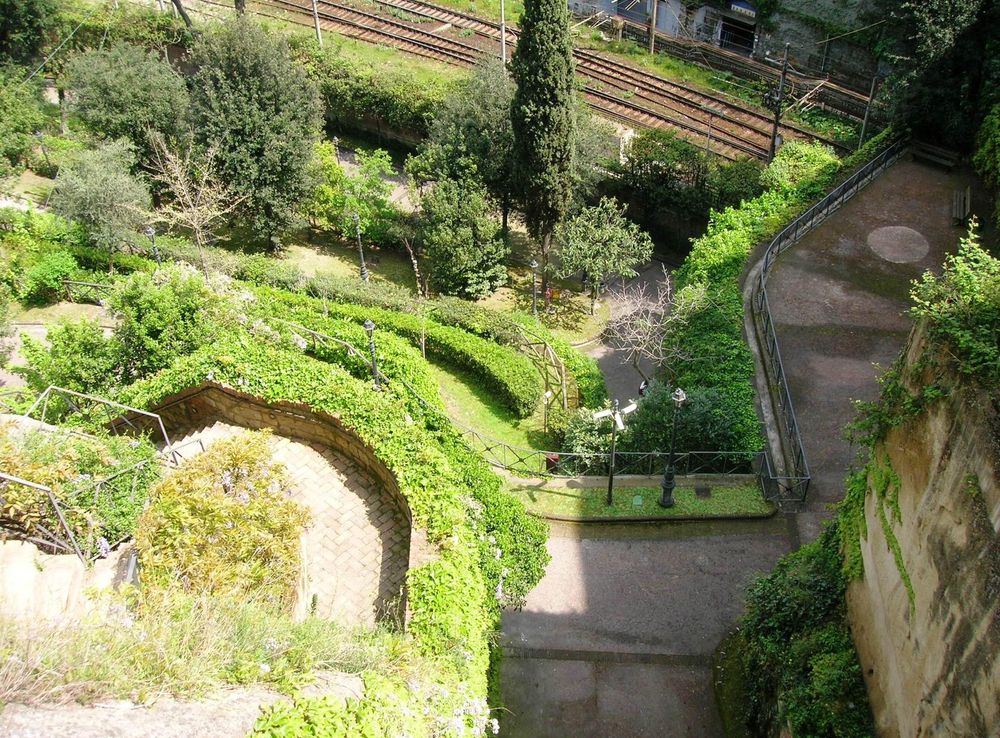 File:Parco Vergiliano a Piedigrotta 4.JPG - Wikimedia Commons