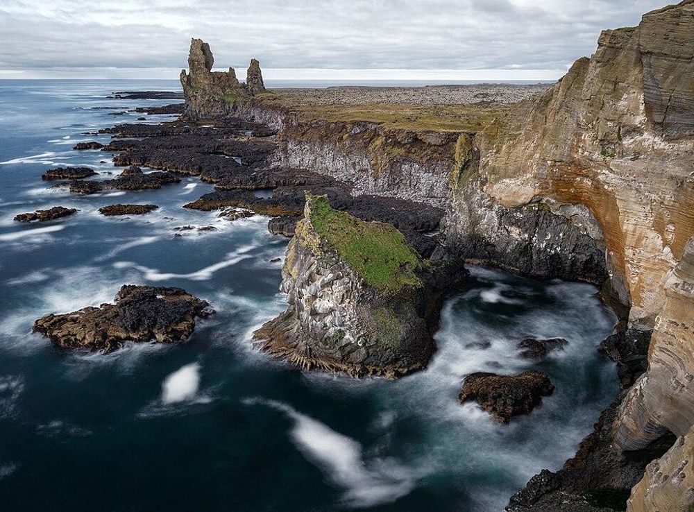 File:Lóndrangar Iceland (180381475).jpeg - Wikimedia Commons