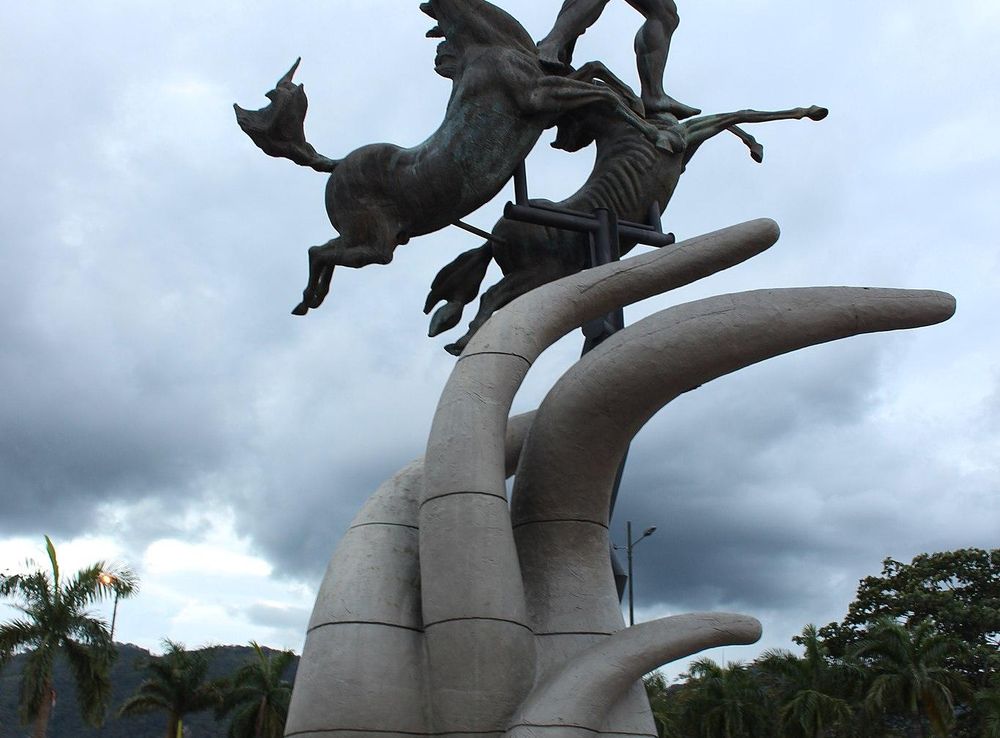 Archivo:Monumento a Los Fundadores.JPG - Wikipedia, la enciclopedia libre