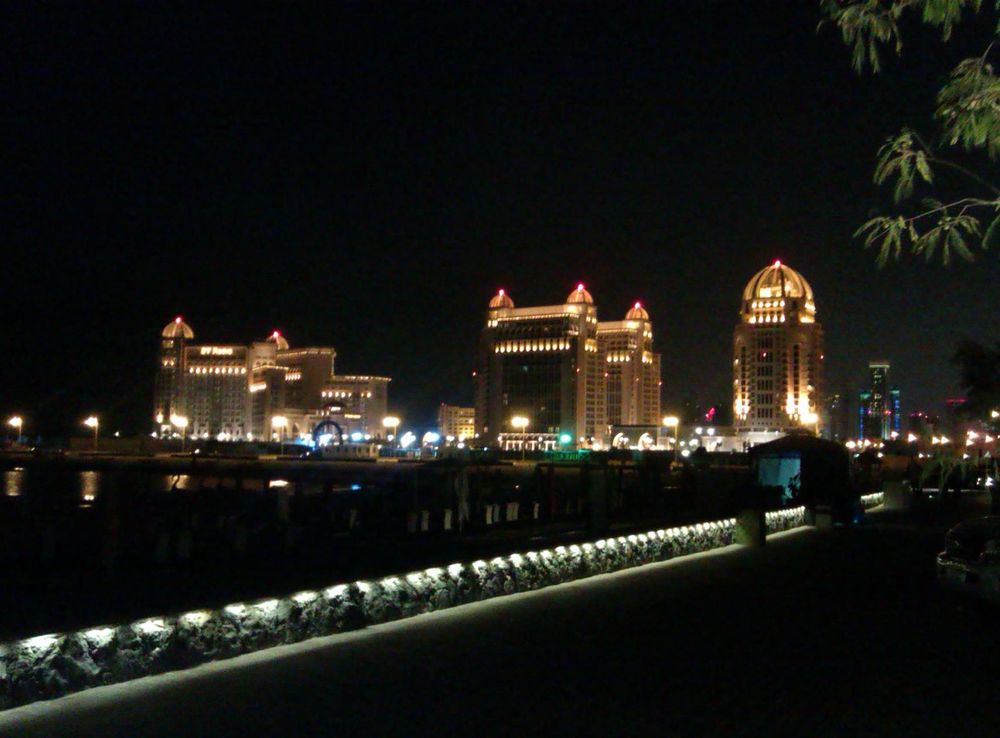 File:Qatar Doha west bay.jpg - Wikimedia Commons