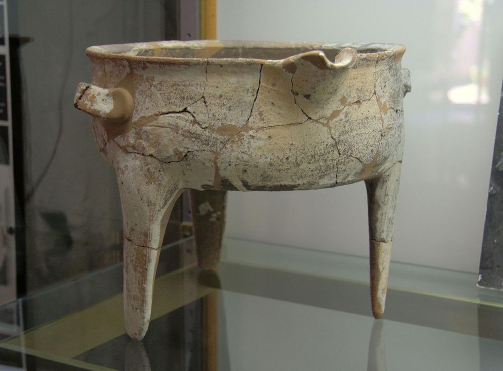 File:Kitchen pottery, Minoan, Kasteli, 1580-1420 BC, AM Chania, 076141.jpg  - Wikimedia Commons