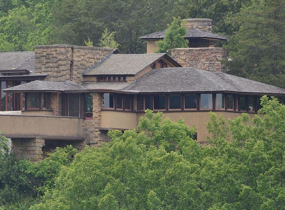 File:Residence; Taliesin; Spring Green, Wisconsin; June 5, 2012.JPG -  Wikimedia Commons