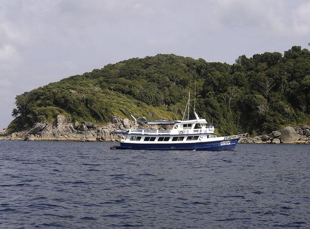 File:Dive Boat in the Similans.JPG - Wikipedia