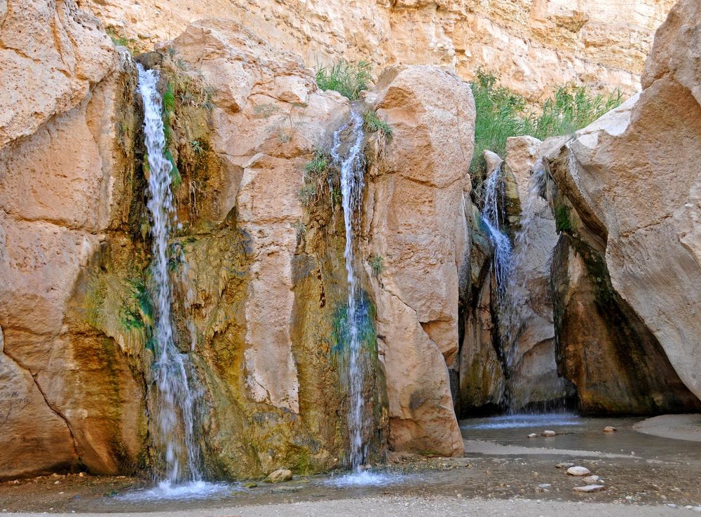 File:Waterfalls - Tamerza, Tunisia - 17 May 2012 - (1).jpg - Wikimedia  Commons