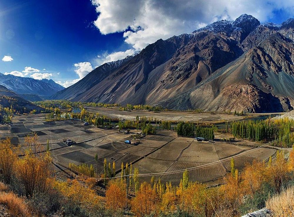 File:Phandar Valley Giligit Balistan.jpg - Wikimedia Commons