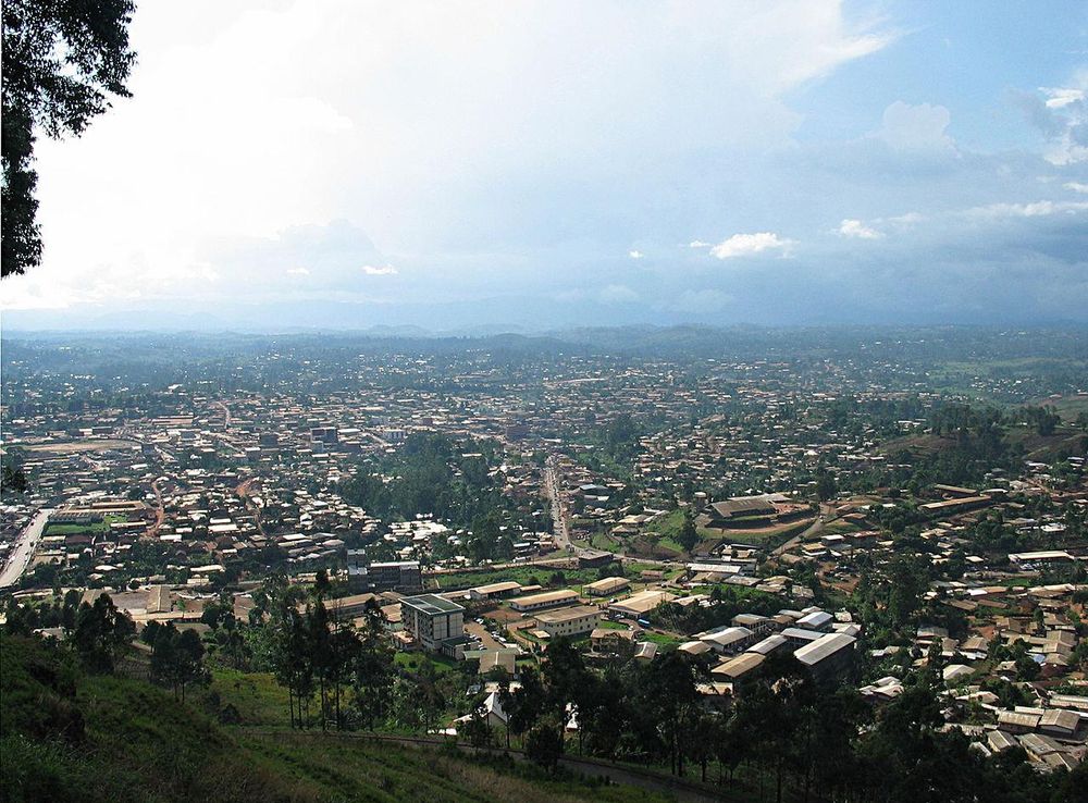 File:Bamenda from mountain road.jpg - Wikipedia